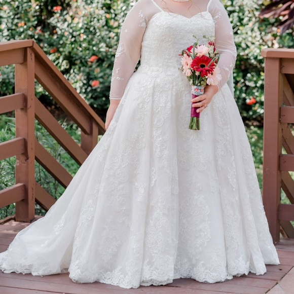 Oleg Cassini Plus Size 20 Wedding Ballgown - Picture 3 of 12